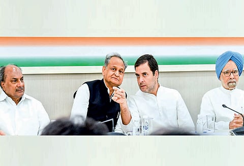 மோடி அரசுக்கு எதிராக மிகப்பெரிய பிரசார இயக்கம் காங்கிரஸ் காரிய கமிட்டி கூட்டத்தில் முடிவு