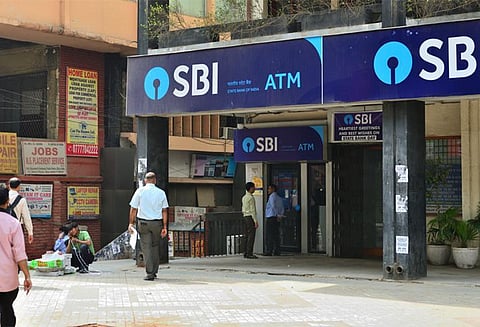 குறைந்தபட்ச இருப்புத் தொகை வைக்காத வாடிக்கையாளர்களிடம் ரூ.5 ஆயிரம் கோடி அபராதம் வசூலித்த வங்கிகள்