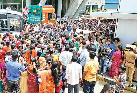 பூந்தமல்லியில் தனியார் தொழிற்சாலையில் ஊழியர்கள் உள்ளிருப்பு போராட்டம்