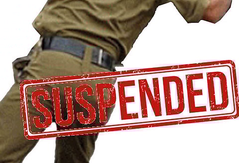 சட்டவிரோத மணல் கடத்தலுக்கு உடந்தை 2 போலீஸ் அதிகாரிகள் பணி இடைநீக்கம் கூடுதல் டி.ஜி.பி. அதிரடி நடவடிக்கை