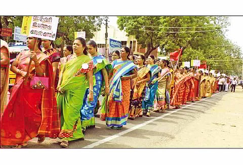 இன்சூரன்ஸ் பிரீமியத்திற்கு சரக்கு சேவை வரியை நீக்க வேண்டும்