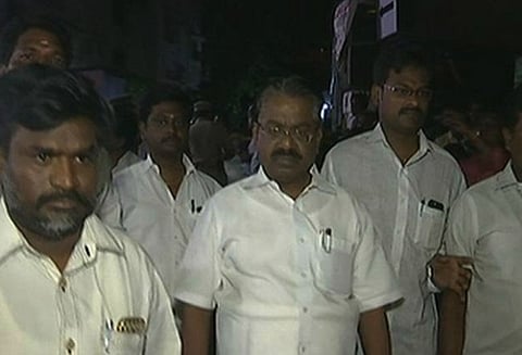 டெல்லியிலிருந்து திரும்பிய டி.கே.எஸ்.இளங்கோவன், திருச்சி சிவா ஆகியோர் காவேரி மருத்துவமனை வருகை