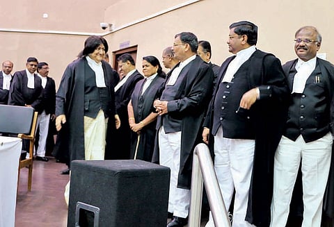 பிறருக்கு முன் உதாரணமாக அரசு ஆஸ்பத்திரியில் தான் தலைமை நீதிபதி சிகிச்சை பெற்றார்