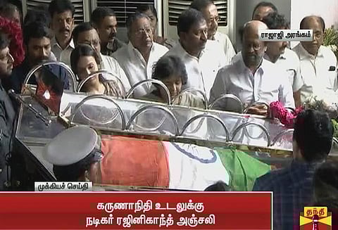 தி.மு.க. தலைவர் கருணாநிதி மறைவு; டி.டி.வி. தினகரன், நடிகர் ரஜினிகாந்த் அஞ்சலி செலுத்தினர்