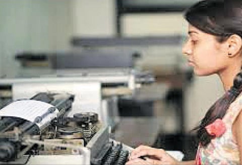 வேலைவாய்ப்புகளை எளிமையாக்கும் தட்டச்சு, சுருக்கெழுத்து பயிற்சி!