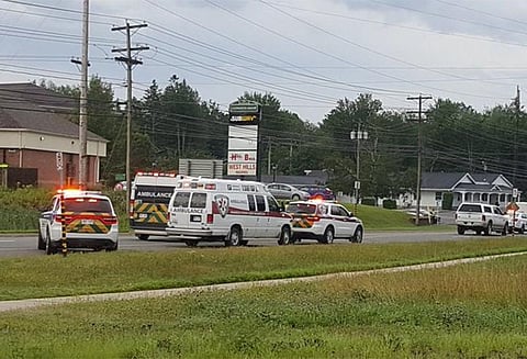 கனடாவில் நடந்த துப்பாக்கி சூட்டில் இரு போலீசார் உள்பட 4 பேர் உயிரிழப்பு