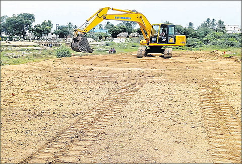 போக்குவரத்துக்காக சாலை அமைக்கும் பணிகள் தொடக்கம்
