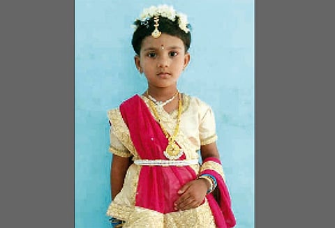 கோவில்பட்டியில் லாரி-மொபட் மோதல்: போலீஸ்காரரின் மனைவி-மகள் சாவு