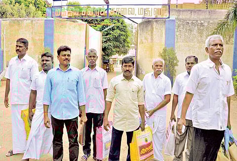 மதுரை மத்திய சிறையில் 15 ஆயுள்தண்டனை கைதிகள் விடுதலை