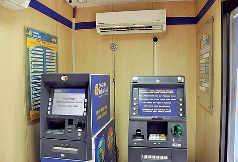 காட்பாடியில் வங்கி ஏ.டி.எம். மையத்தில் கொள்ளை முயற்சி