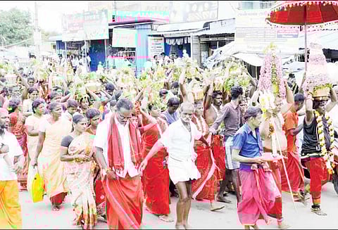 கங்கைகொண்ட சோழபுரம், வி.கைகாட்டி துர்க்கை, கருமாரியம்மன் கோவில்களுக்கு பக்தர்கள் பால்குட ஊர்வலம்