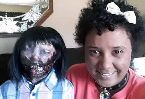 முகம் கோரமாக இருக்கும் சாம்பி பொம்மையை திருமணம் செய்கிறார் இளம் பெண்