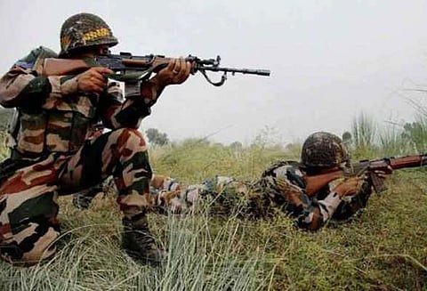 எல்லையில் துப்பாக்கி சண்டை: பாகிஸ்தான் படையினர் 2 பேர் சுட்டுக்கொலை - இந்திய ராணுவம் அதிரடி