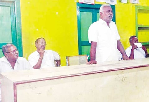 தரங்கம்பாடி தாலுகா வாய்க்கால்களில் தண்ணீர் செல்ல நடவடிக்கை எடுக்க வேண்டும்