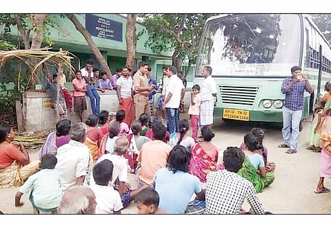 கிராம சபை கூட்டத்தை நடத்தாமல் திரும்பிய அதிகாரிகள்