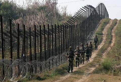 ஜம்முவில் எல்லைப்பகுதியில் பாகிஸ்தான் ராணுவம் துப்பாக்கிச்சூடு
