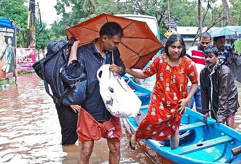 கேரள வெள்ளம்: பலி எண்ணிக்கை 94 ஆக உயர்வு பிரதமர் சேதங்களை இன்று பார்வையிடுகிறார்