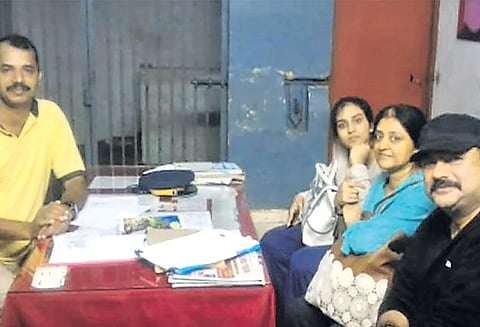 நிலச்சரிவில் காரில் சிக்கித் தவித்த நடிகர் ஜெயராம், மனைவி, மகளுடன் மீட்பு