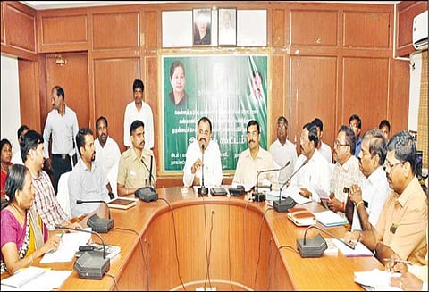 ஆற்றங்கரைகளில் உடைப்பு ஏற்பட்டால் சரி செய்ய 20 ஆயிரம் மணல் மூட்டைகள் தயார் - வெள்ள கண்காணிப்பு அதிகாரி