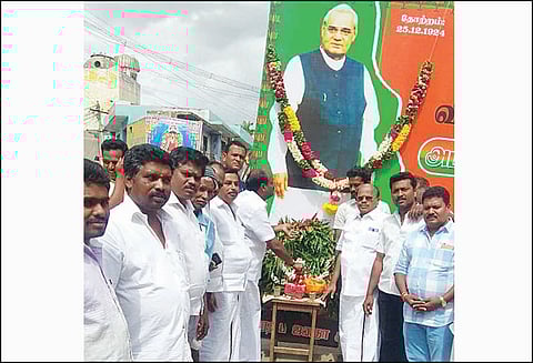 வாஜ்பாய் மரணம்: அனைத்து கட்சியினர் மவுன ஊர்வலம்-அஞ்சலி