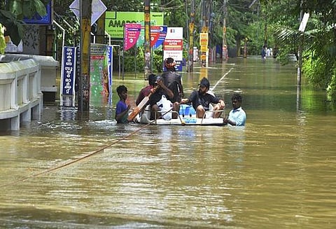 கேரள வெள்ளத்தை எதிர்த்து போராடுபவர்களுக்காக பிரார்த்தனை செய்கிறேன்: மேற்குவங்க முதல்வர் மம்தா பானர்ஜி