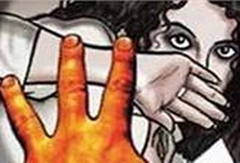 வீட்டில் பெற்றோருடன் தூங்கிய 11 வயது சிறுமி திட்டமிட்ட முறையில் கடத்தப்பட்டு கற்பழித்து கொலை