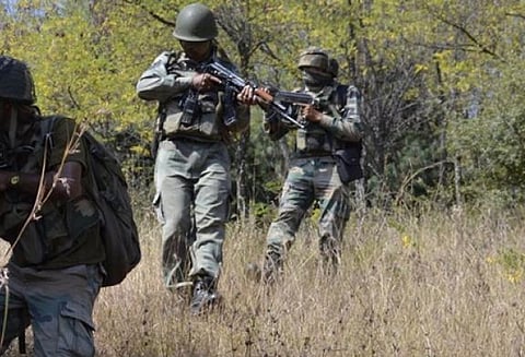 காஷ்மீரில் ஊடுருவல் முயற்சியில் ஈடுபட்ட தீவிரவாதி சுட்டு கொலை