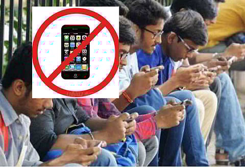 கல்லூரிகளில் மாணவர்கள் செல்போன் பயன்படுத்த தடை கல்வித்துறை அதிரடி நடவடிக்கை