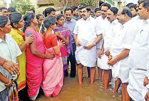 ரூ.292 கோடி செலவில் 62 தடுப்பணைகள் வெள்ள சேதங்களை பார்வையிட்ட எடப்பாடி பழனிசாமி அறிவிப்பு