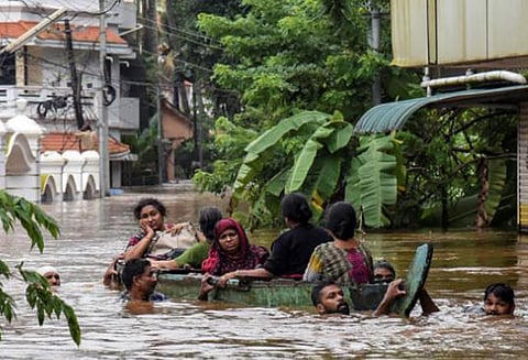 கேரள வெள்ளத்தில் தவித்த 126 பேரை 9 மணி நேரத்தில் மீட்ட கன்னியாகுமரி மீனவர்கள்