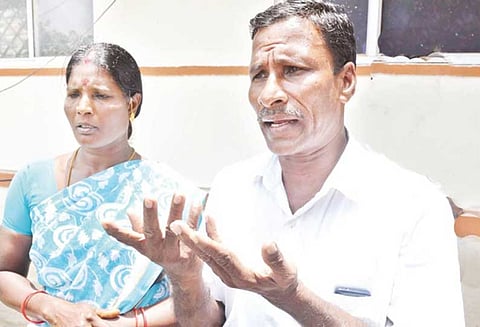 நாகை கலெக்டர் அலுவலகத்தில் கணவன், மனைவி தீக்குளிக்க முயன்றதால் பரபரப்பு