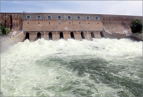 மேட்டூர் அணைக்கு நீர்வரத்து 1 லட்சம் கனஅடியாக குறைவு