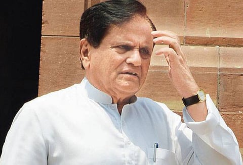 காங்கிரஸ் கட்சிக்கு புதிய பொருளாளர் அகமது பட்டேலை ராகுல் நியமித்தார்