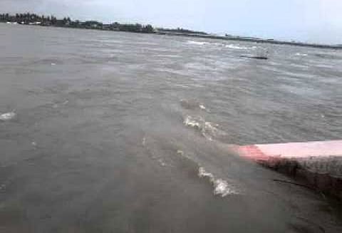 பவானி ஆற்றில் செல்லும் உபரிநீரை குளம்- குட்டைகளில் நிரப்ப வேண்டும் - கொ.ம.தே.க. கோரிக்கை