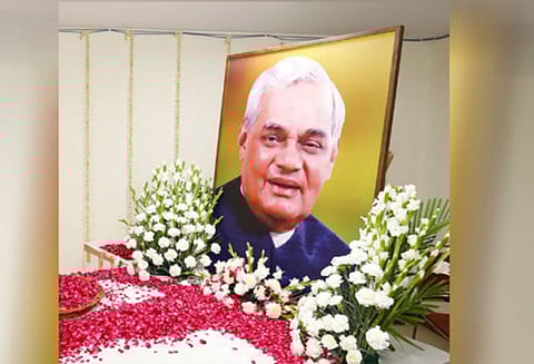 மறைந்த முன்னாள் பிரதமர் வாஜ்பாய் அஸ்திக்கு தமிழக ஆளுநர் அஞ்சலி