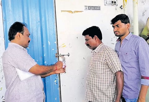 காஞ்சீபுரத்தில் அரசு மதுபான கடையில் அனுமதி இன்றி செயல்பட்ட 10 பார்களுக்கு ‘சீல்’