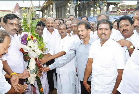 திருவண்ணாமலை அருணாசலேஸ்வரர் கோவில்: பந்தக்கால் முகூர்த்தம் நிகழ்ச்சி - அமைச்சர் பங்கேற்பு