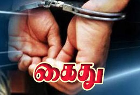 வீடியோ எடுத்ததால் ஆத்திரம் போலீஸ்காரரின் செல்போனை உடைத்த வியாபாரி கைது