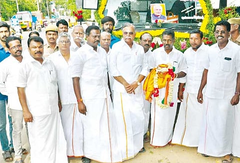 ஆட்சியாளர்கள், இனியாவது விழித்துக்கொண்டு போர்க்கால அடிப்படையில் ஏரி, குளங்களை தூர்வார வேண்டும்