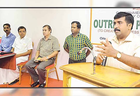 வருமான வரியை முறையாக செலுத்த வேண்டும்