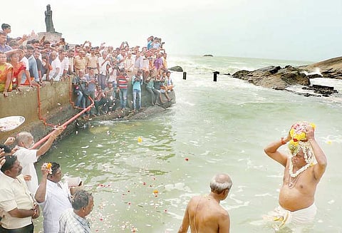 வாஜ்பாய் அஸ்தி கன்னியாகுமரி கடலில் கரைப்பு