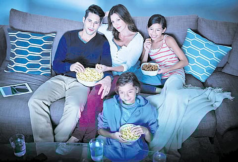 டி.வி., கணினியின் நீல ஒளி கண்களை எப்படி பாதிக்கிறது? புதிய ஆய்வு