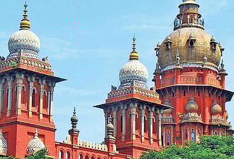 இறந்தவரின் பெயரில் வழக்கு தொடர்ந்தவர்கள் மீது சட்டப்படி நடவடிக்கை போலீசுக்கு, ஐகோர்ட்டு உத்தரவு