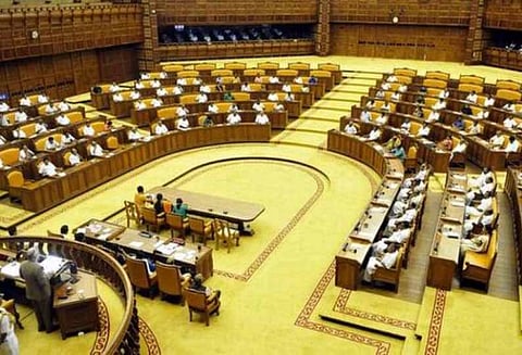 வெள்ள பாதிப்பு குறித்து கேரள சட்டப்பேரவையில் காரசார விவாதம்