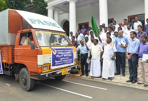 மழை வெள்ளத்தால் பாதிக்கப்பட்ட கேரள மாநிலத்துக்கு நிவாரண உதவி பொருட்கள்