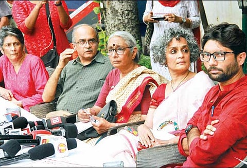 மாவோயிஸ்டு ஆதரவாளர்கள் கைதுக்கு சமூக ஆர்வலர்கள் கண்டனம்: மராட்டிய போலீசார் மீது நடவடிக்கை எடுக்க வலியுறுத்தல்