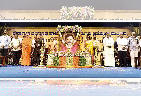 முரட்டுத்தனம், கருணை உள்ளம் கொண்டவர் நடிகர் அம்பரீஷ் நினைவஞ்சலி கூட்டத்தில் குமாரசாமி உருக்கம்