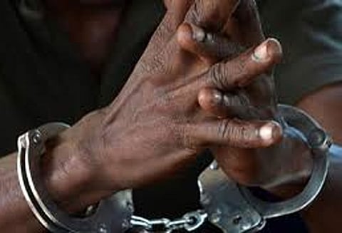 சினிமா தயாரிப்பாளரை கொன்று கால்வாயில் உடல் வீச்சு தாய்-மகள் உள்பட 6 பேர் கைது