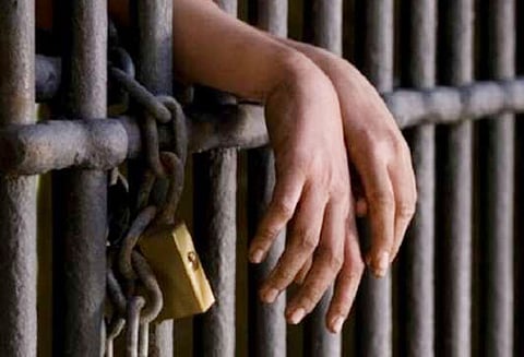 மனநலம் பாதித்த சிறுமியை கடத்தி கற்பழித்த 3 பேருக்கு தலா 10 ஆண்டு ஜெயில்