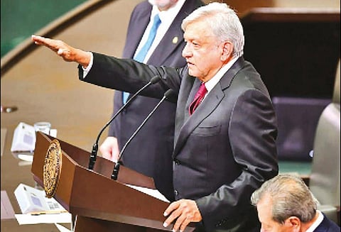 மெக்சிகோ புதிய அதிபராக லோபெஸ் ஓப்ரடார் பதவி ஏற்றார் - ஊழலை ஒழிக்கப்போவதாக சபதம்